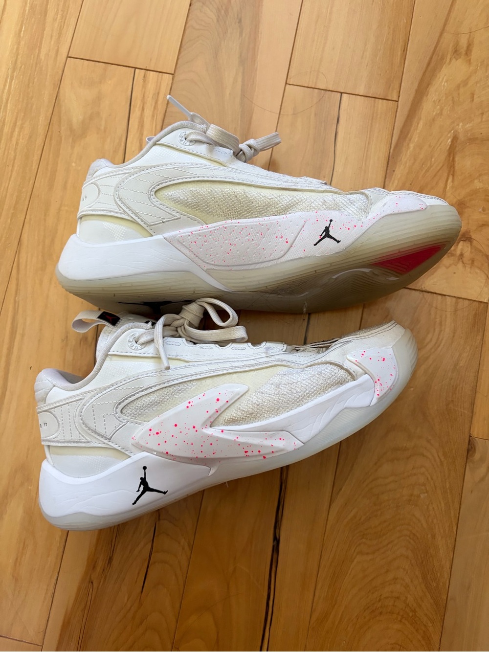 Jordan Low-Top Sneakers in White with Pink Speckle